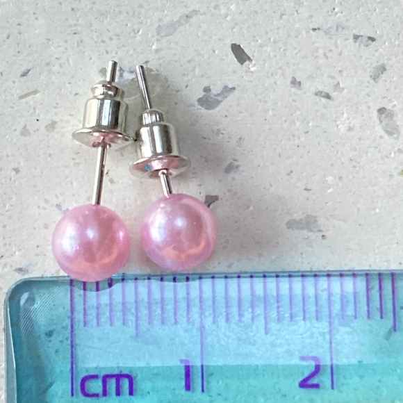 BNWT Candy Pink Barbiecore Stud Earrings - Playful and Vibrant - Picture 7 of 10